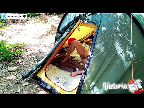 ❤️ Difilmkan di kamera Pria brengsek yang bersemangat dari Orang Asing di dalam tenda ❤️ Video sialan di id.xxxwownet.ru ❤
